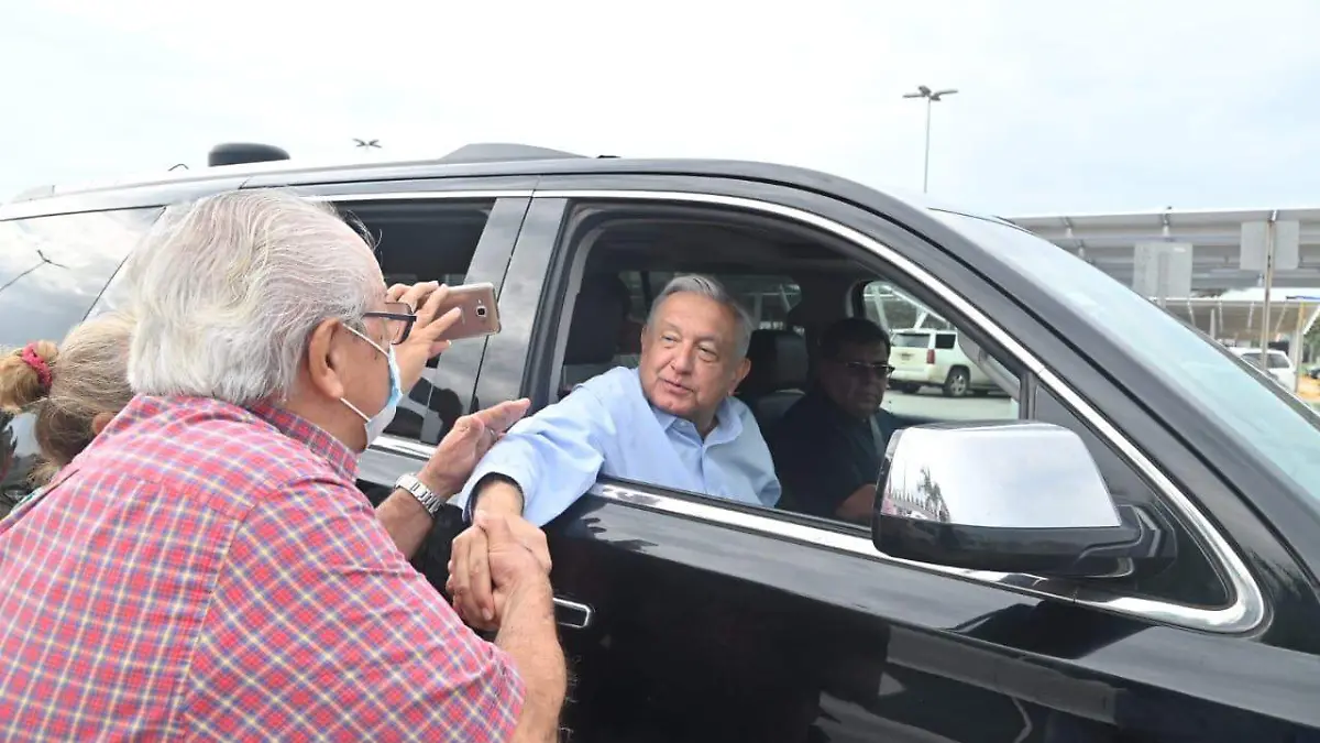 Aterriza AMLO en Tamaulipas, aquí concluye la gira de supervisión de refinerías del país Alejandro del Ángel (2)